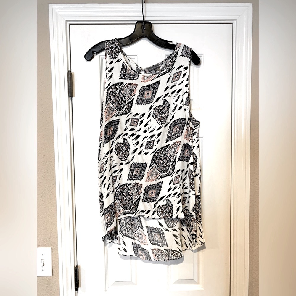 Vince Camuto - Picture 1 of 2